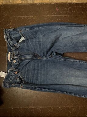 Levi’s baggy dad jeans